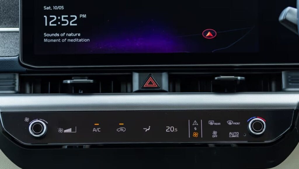 Kia Carens Clavis Auto AC